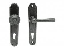 Kování bezpečnostní REGEN klika/knoflík 90 mm vložka levá LI kované a rustikální K